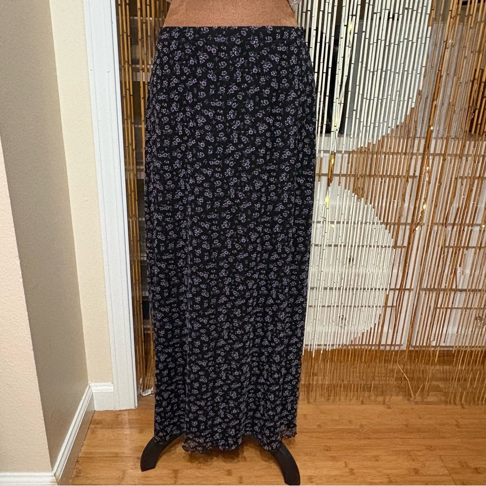 Chic Black Floral Maxi Skirt